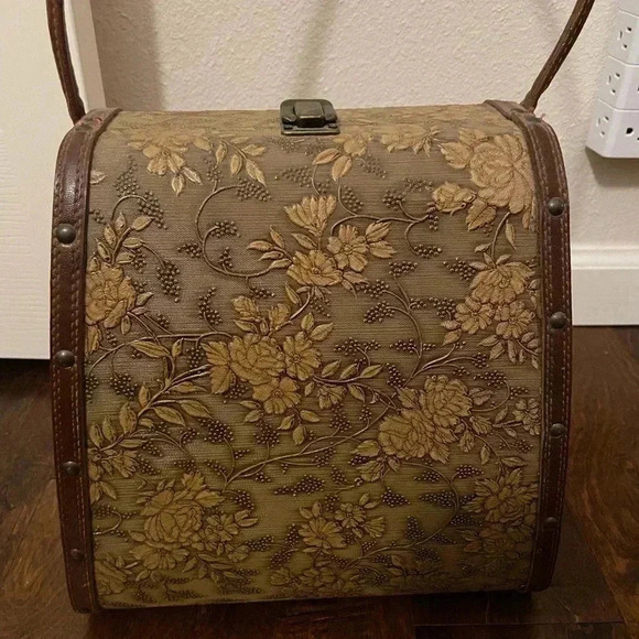 Vintage 60s Wooden Box Purse Floral Embossed Maroon Velvet Lining Handbag Bag - Picture 2 of 7